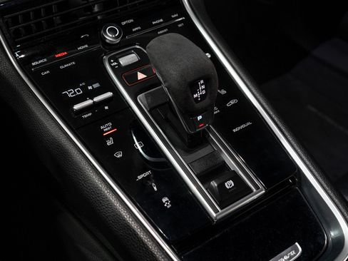 Used 2018 Porsche Panamera 4 image 11