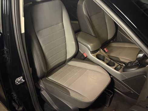 Used 2016 Ford Escape SE w/ Equipment Group 201A FWD image 15