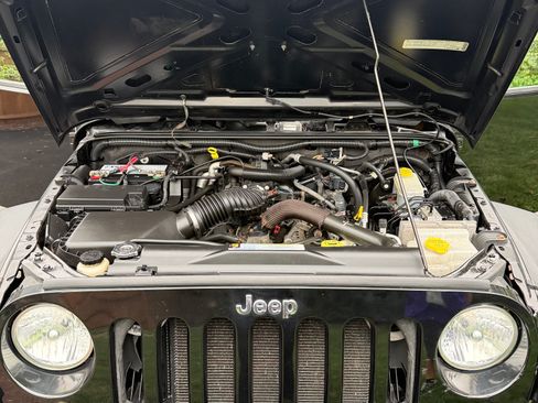 Used 2010 Jeep Wrangler Unlimited Sport AWD/4WD image 19