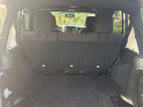 Used 2015 Jeep Wrangler Unlimited Sport w/ Quick Order Package 24S AWD/4WD image 9