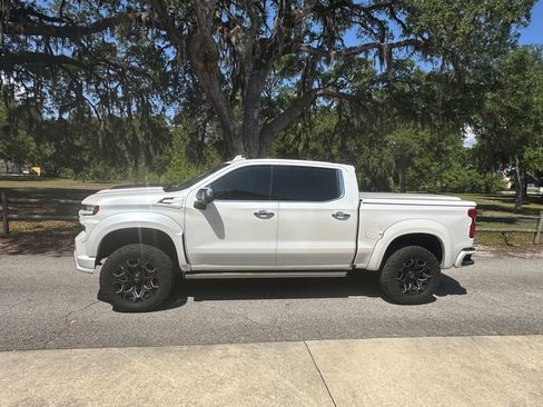 Used 2020 Chevrolet Silverado 1500 LTZ w/ LTZ Premium Package AWD/4WD image 5