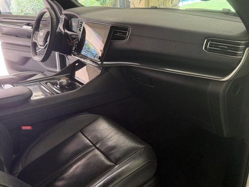 Used 2023 Jeep Wagoneer L 2WD image 12