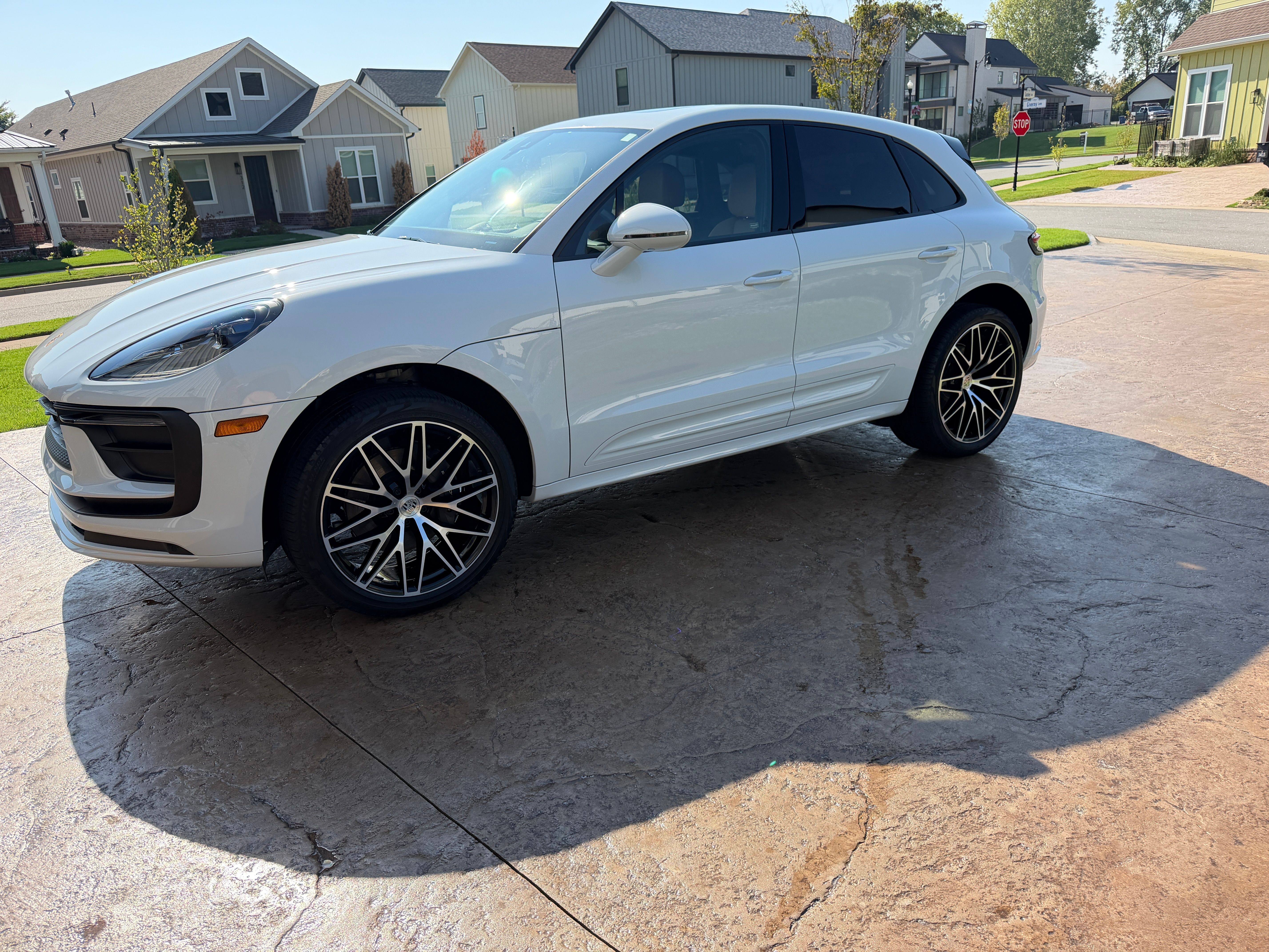 Used 2024 Porsche Macan AWD/4WD image 8