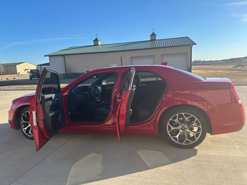 Used 2015 Chrysler 300 S image 6