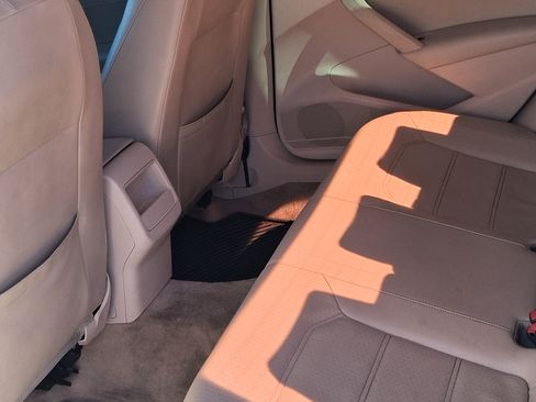 Used 2012 Volkswagen Passat 2.5 SE image 12