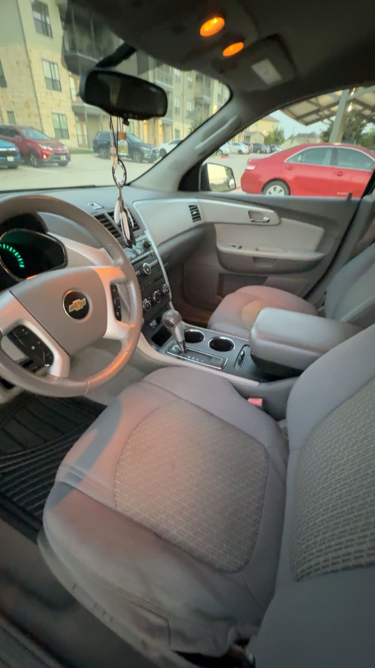 Used 2011 Chevrolet Traverse LT FWD image 5