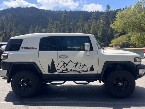 Used 2011 Toyota FJ Cruiser 4WD image 1