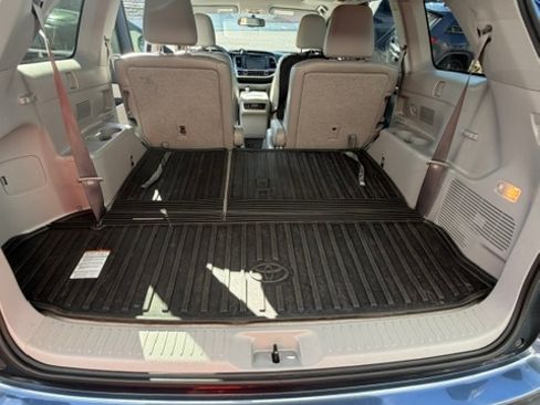 Used 2015 Toyota Highlander Limited FWD image 9