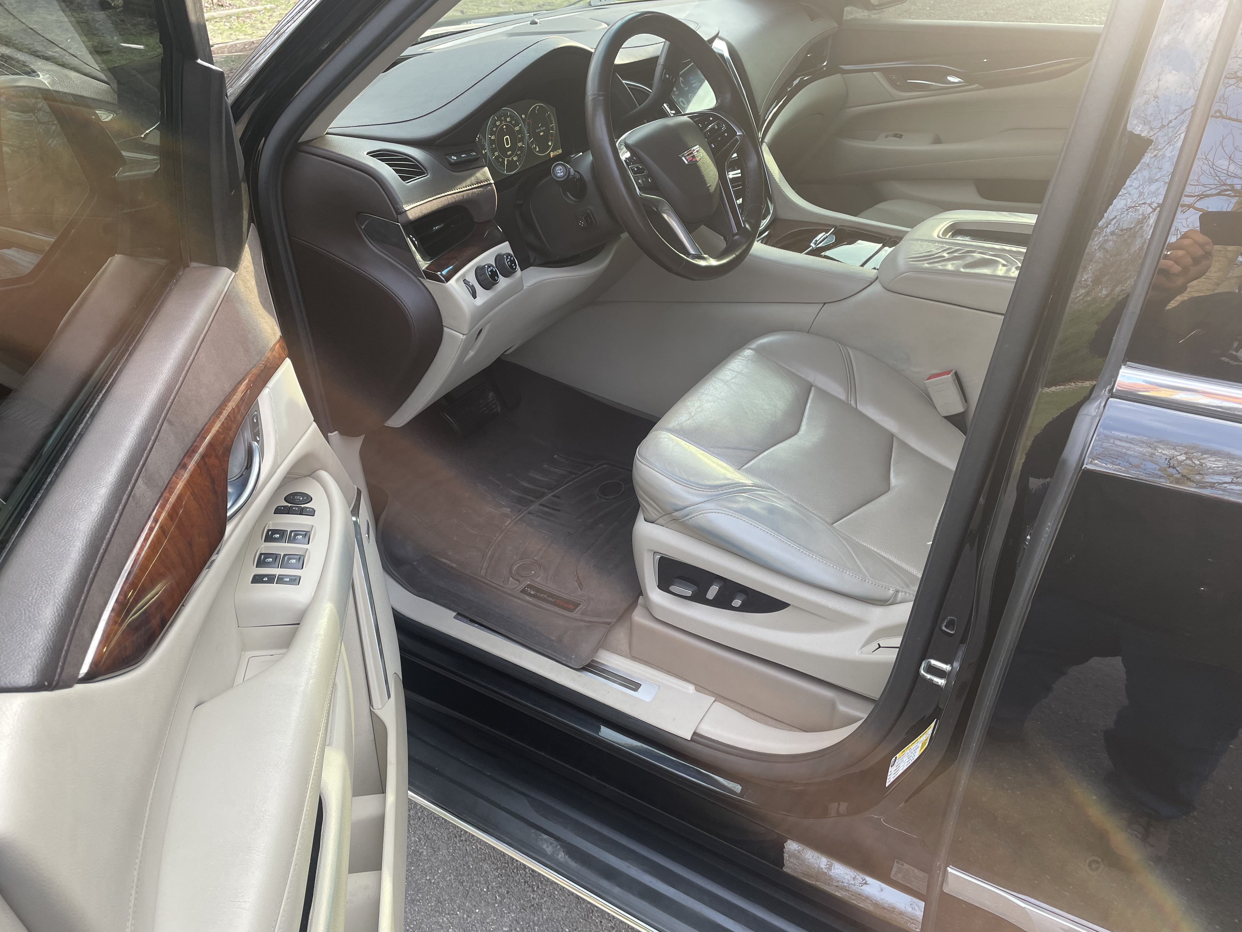 Used 2015 Cadillac Escalade Premium AWD/4WD image 8