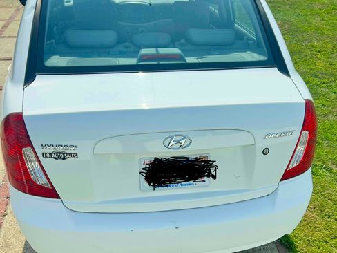 Used 2010 Hyundai Accent GLS image 2