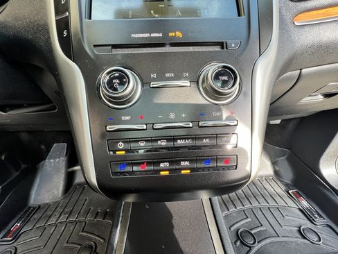 Used 2019 Lincoln MKC Reserve w/ MKC Climate Package image 17