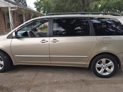 Used 2004 Toyota Sienna XLE Limited image 8