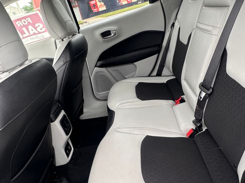 Used 2018 Jeep Compass Latitude w/ Popular Equipment Group AWD/4WD image 9