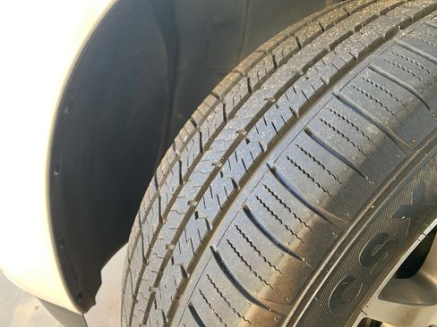 Used 2017 Buick Enclave Leather image 9