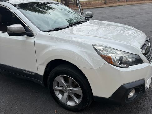 Used 2013 Subaru Outback 3.6R Limited w/ Special Appearance Pkg image 10