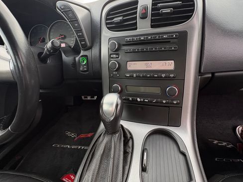 Used 2006 Chevrolet Corvette Coupe RWD image 12