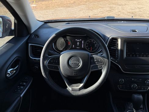 Used 2019 Jeep Cherokee Latitude w/ Popular Appearance Group image 11