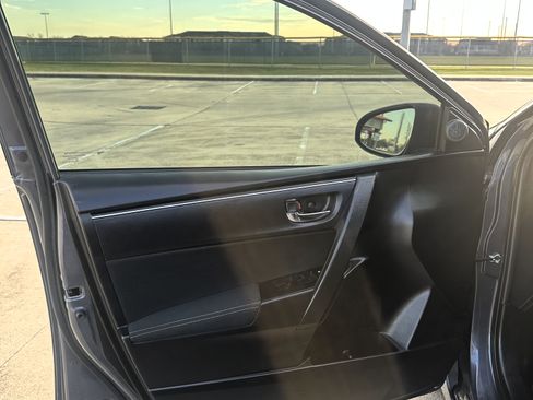 Used 2018 Toyota Corolla L image 19