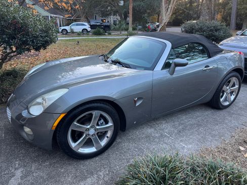 Used 2006 Pontiac Solstice Convertible w/ Premium Package RWD image 1