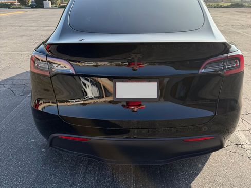 Used 2023 Tesla Model Y Performance image 5