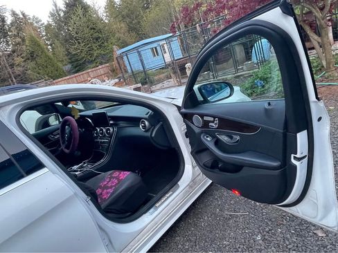 Used 2017 Mercedes-Benz C 300 4MATIC Sedan image 8