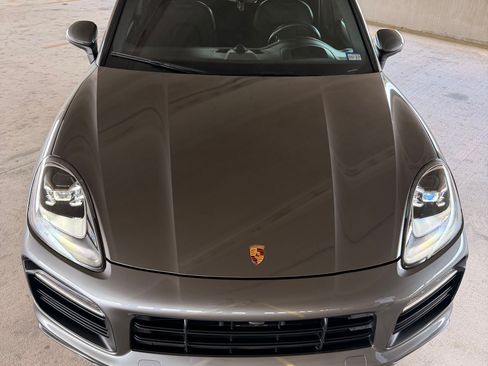 Used 2022 Porsche Cayenne AWD/4WD image 17