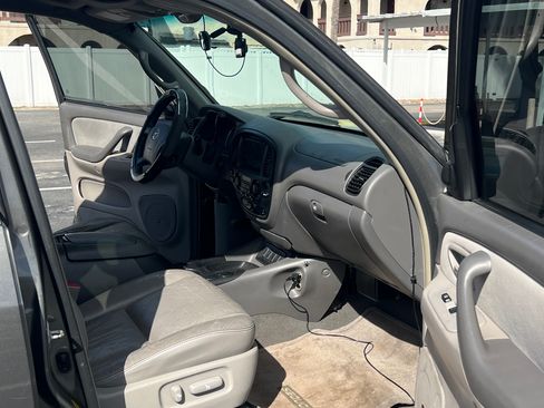 Used 2005 Toyota Sequoia SR5 image 9