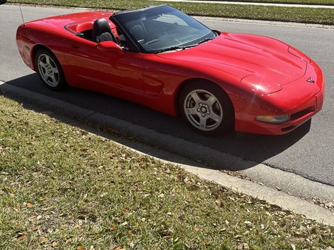 Used 1998 Chevrolet Corvette Convertible w/ Performance Handling Pkg image 15