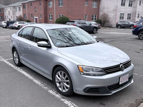 Used 2013 Volkswagen Jetta SE image 1