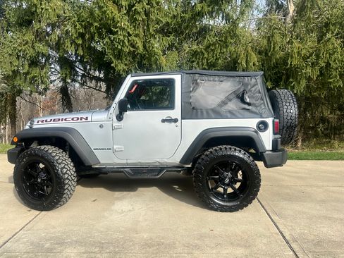 Used 2012 Jeep Wrangler Rubicon w/ Dual Top Group image 20