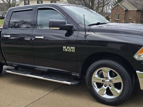 Used 2018 RAM 1500 Big Horn image 2