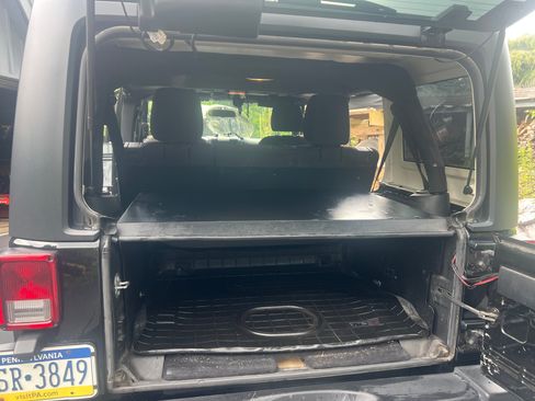 Used 2015 Jeep Wrangler Unlimited Sport w/ Connectivity Group AWD/4WD image 9