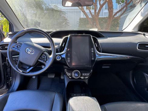 Used 2021 Toyota Prius Prime XLE image 6