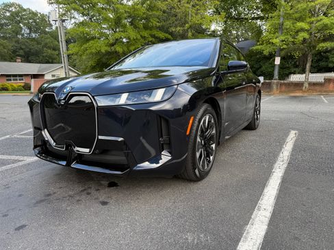 Used 2026 BMW iX xDrive60 w/ M Sport Package AWD/4WD image 9