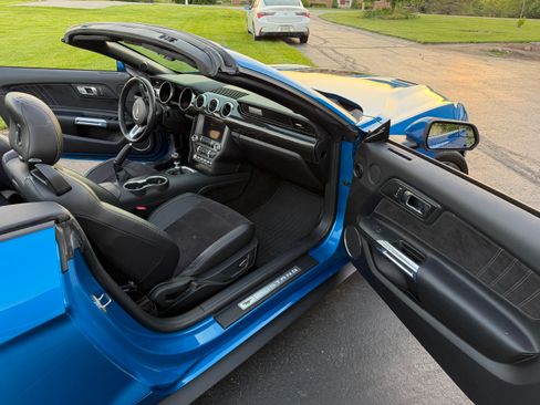 Used 2019 Ford Mustang GT Premium w/ Carbon Sport Interior Package RWD image 20
