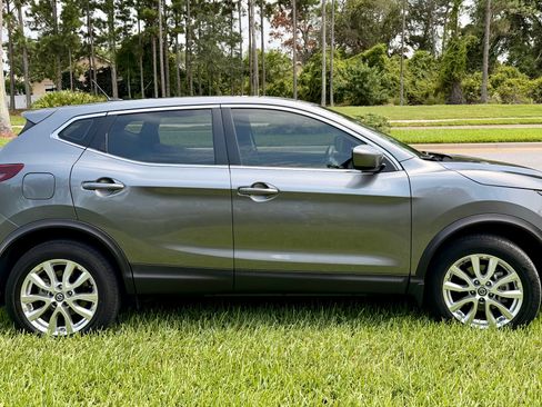 Used 2022 Nissan Rogue Sport S FWD image 2