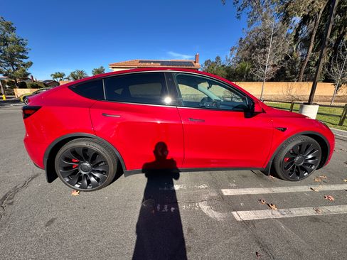 Used 2022 Tesla Model Y Performance image 8
