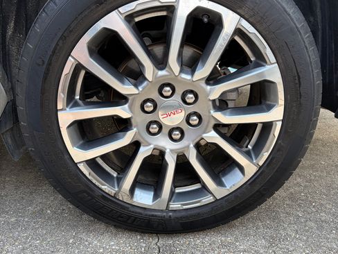 Used 2022 GMC Acadia Denali w/ Denali Ultimate Package FWD image 22