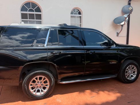 Used 2018 GMC Yukon SLT RWD image 1