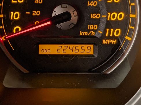 Used 2004 Toyota 4Runner Limited AWD/4WD image 1