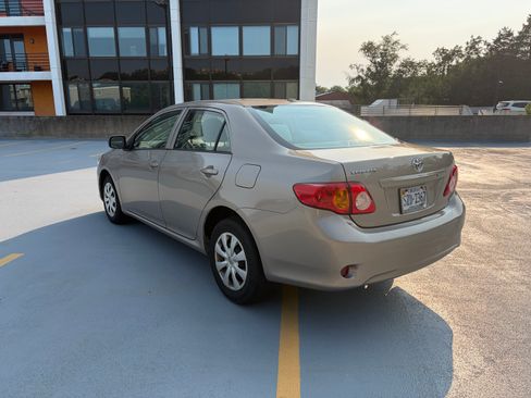 Used 2010 Toyota Corolla LE FWD image 5