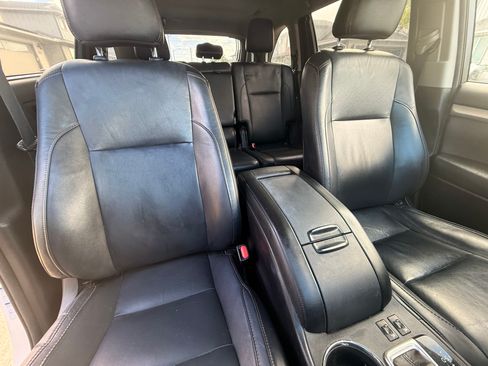 Used 2017 Toyota Highlander XLE AWD/4WD image 11