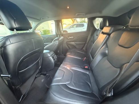 Used 2019 Jeep Cherokee Limited image 15