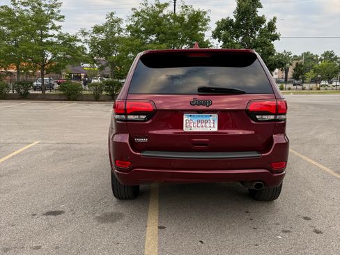 Used 2018 Jeep Grand Cherokee Altitude AWD/4WD image 4