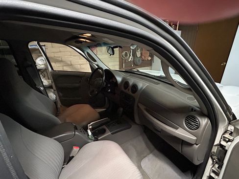 Used 2004 Jeep Liberty Sport w/ PWR Convenience Group image 8