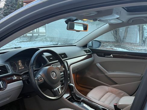 Used 2013 Volkswagen Passat TDI SEL Premium image 2