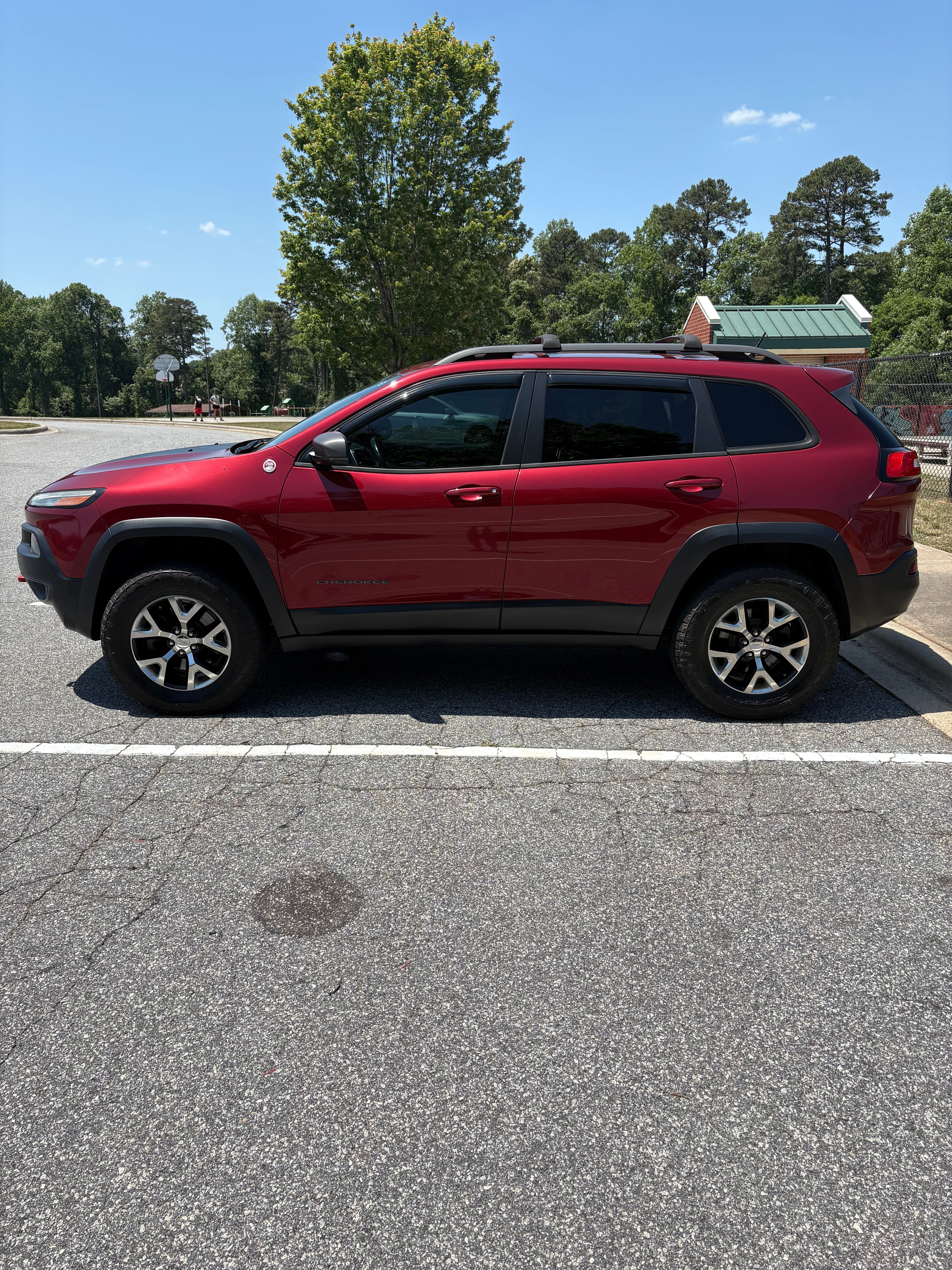 Used 2014 Jeep Cherokee Trailhawk w/ Technology Group AWD/4WD image 8