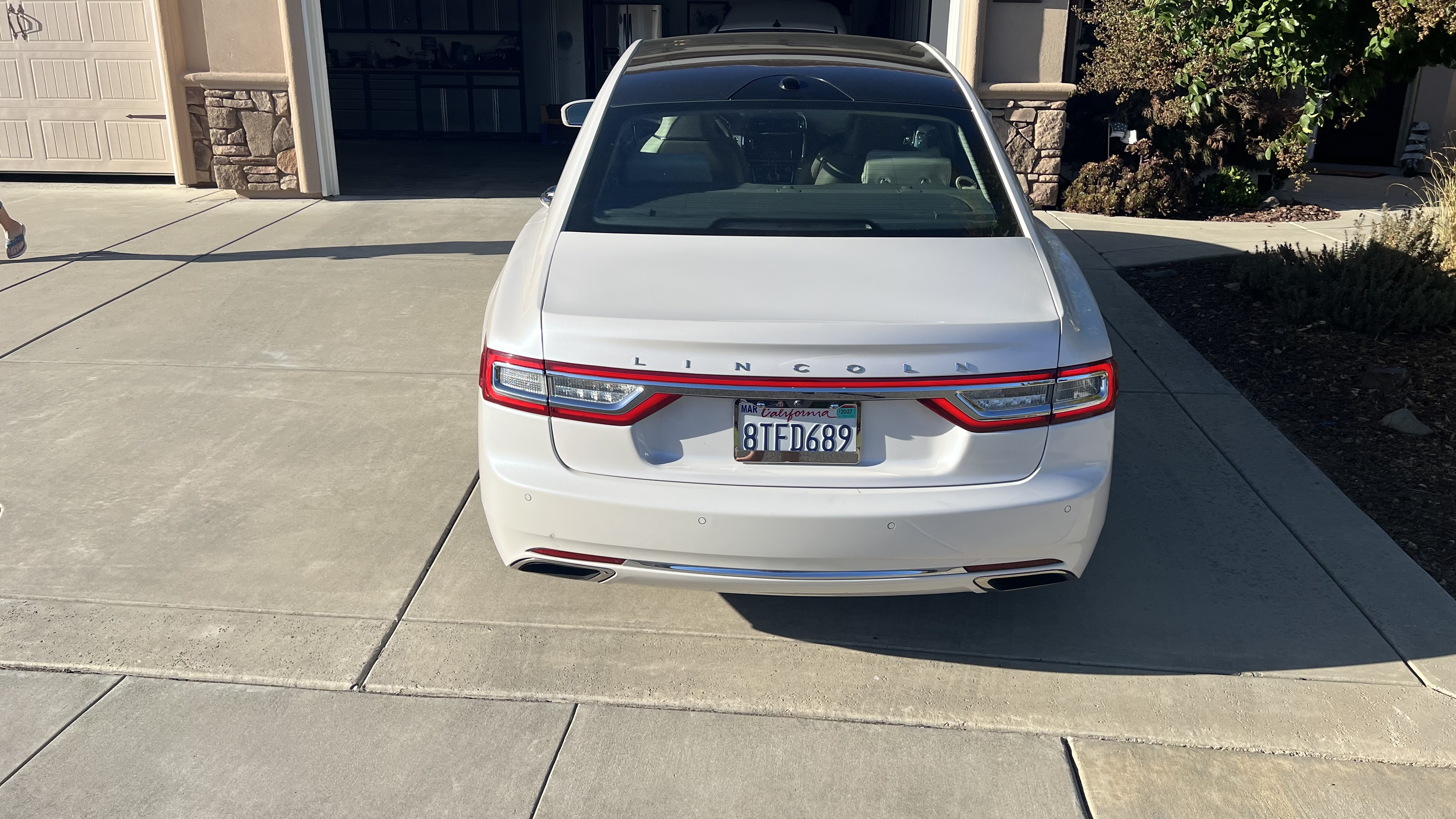 Used 2017 Lincoln Continental Reserve w/ Luxury Package AWD/4WD image 4