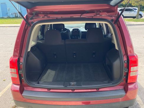 Used 2014 Jeep Patriot Latitude AWD/4WD image 12