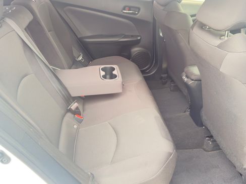 Used 2021 Toyota Prius L Eco w/ Carpet Mat Package (TMS) image 11